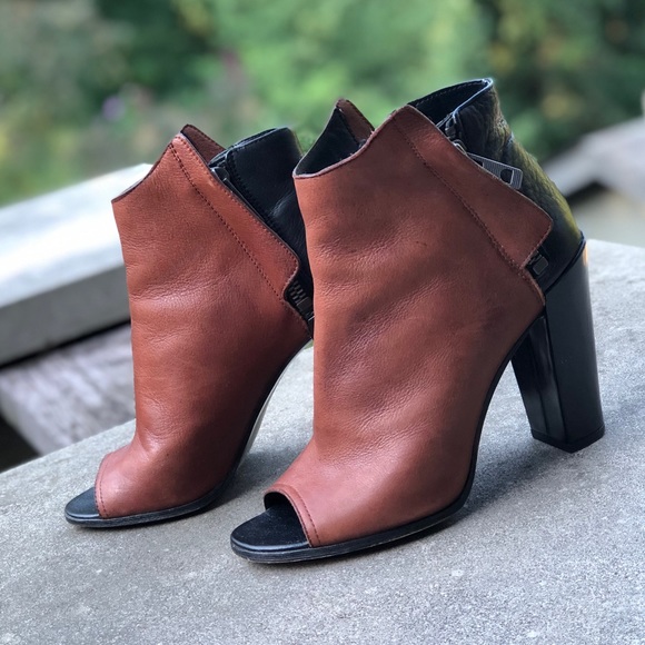 Dolce Vita Shoes - Stunning Dolce Vita Two-Toned Heels-Size 7.5M